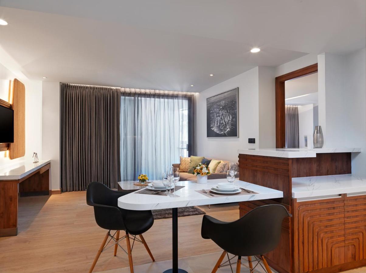 The Oceanic Sportel Phuket - Sha Extra Plus Kültér fotó A typical apartment interior