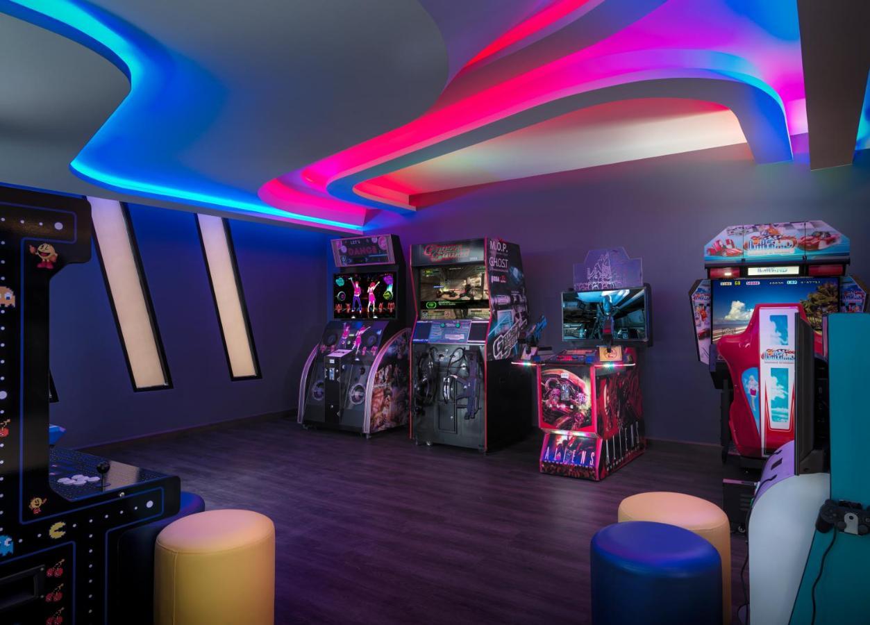 The Oceanic Sportel Phuket - Sha Extra Plus Kültér fotó The arcade