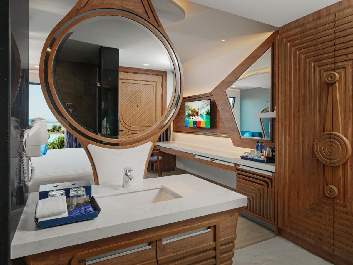 The Oceanic Sportel Phuket - Sha Extra Plus Kültér fotó Bathroom