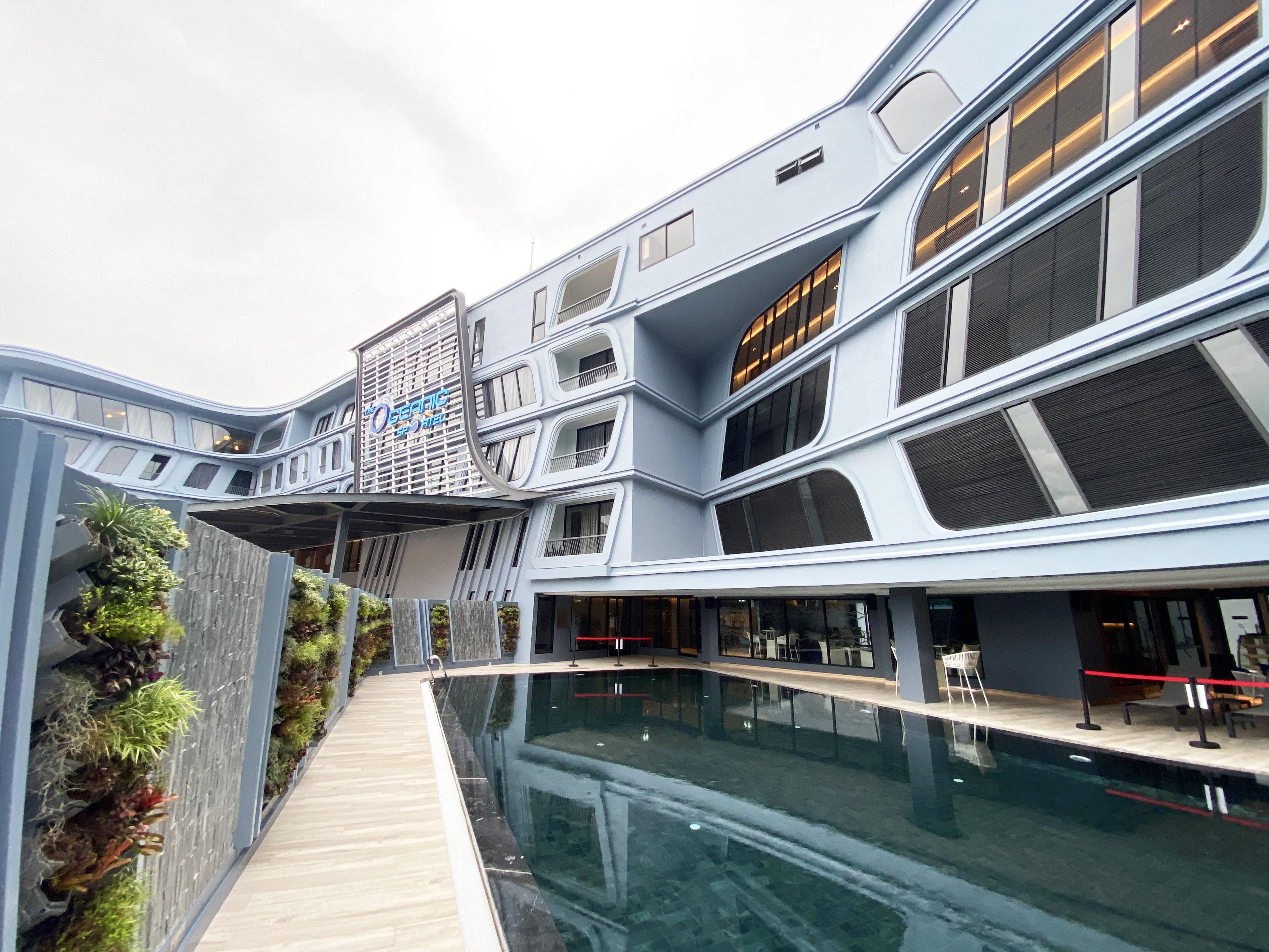 The Oceanic Sportel Phuket - Sha Extra Plus Kültér fotó The school's main building