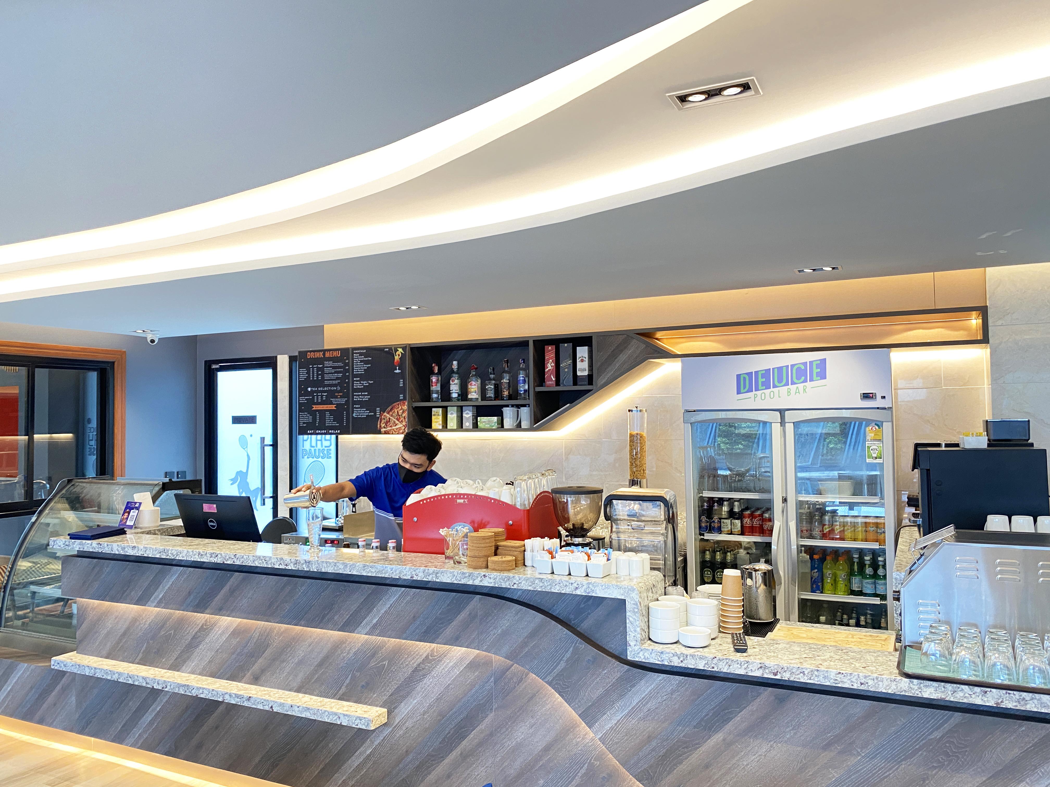 The Oceanic Sportel Phuket - Sha Extra Plus Kültér fotó A Starbucks in the airport