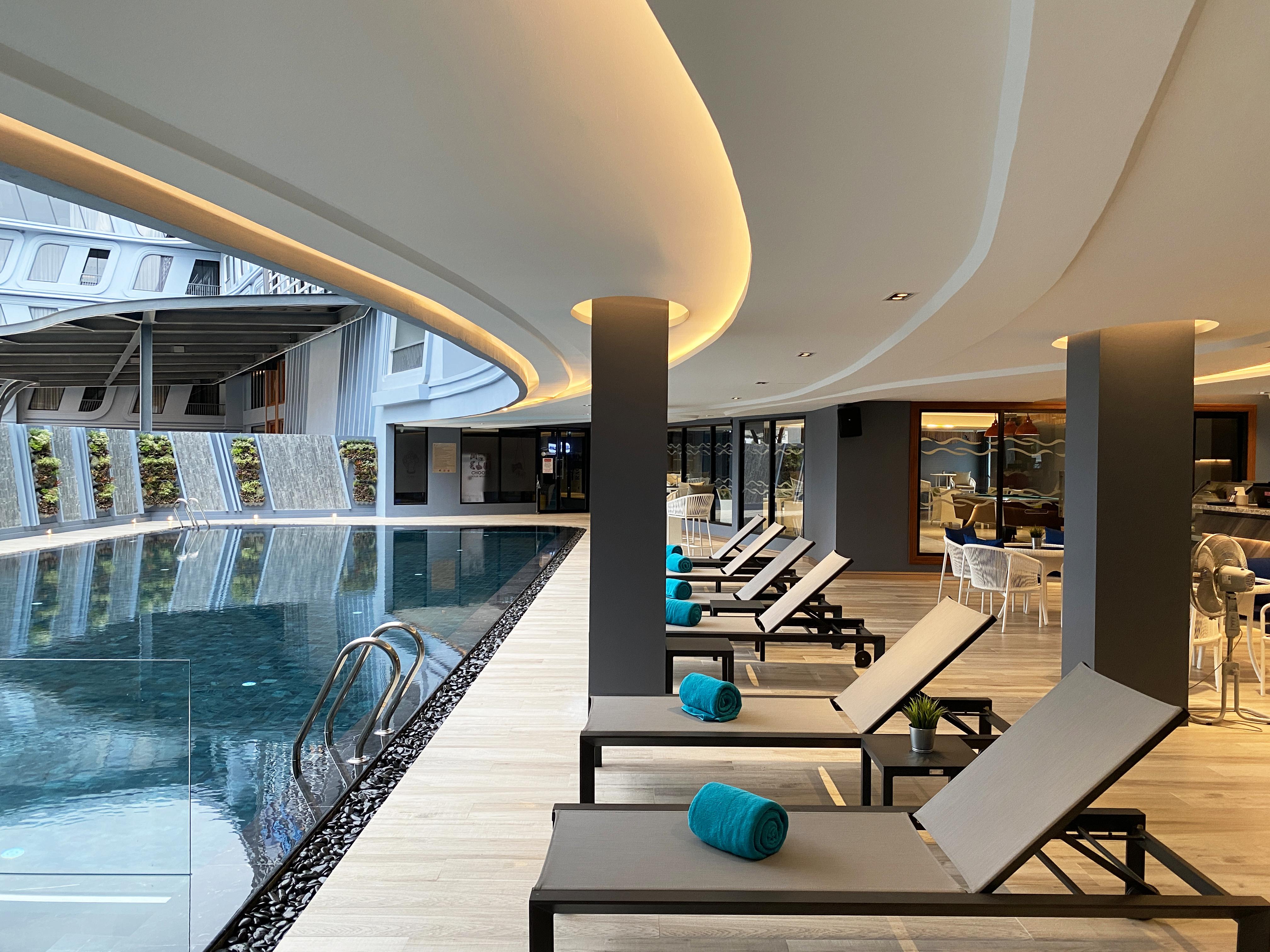 The Oceanic Sportel Phuket - Sha Extra Plus Kültér fotó The pool at the hotel